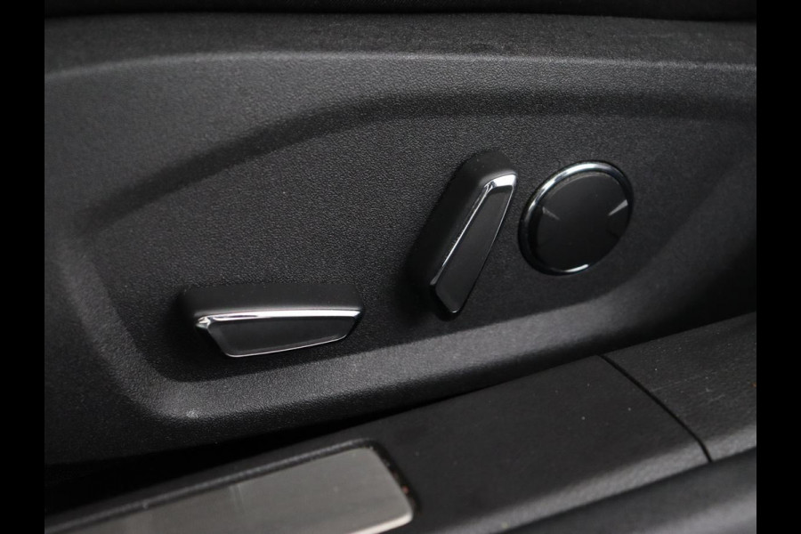 Ford Mondeo 2.0 IVCT HEV Titanium | Adaptive cruise | Stoelverwarming | Camera | Full LED | Carplay | Navigatie | Dodehoek detectie | Keyless | Park Assist | Climate control | Getint glas