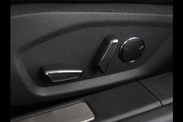 Ford Mondeo 2.0 IVCT HEV Titanium | Adaptive cruise | Stoelverwarming | Camera | Full LED | Carplay | Navigatie | Dodehoek detectie | Keyless | Park Assist | Climate control | Getint glas