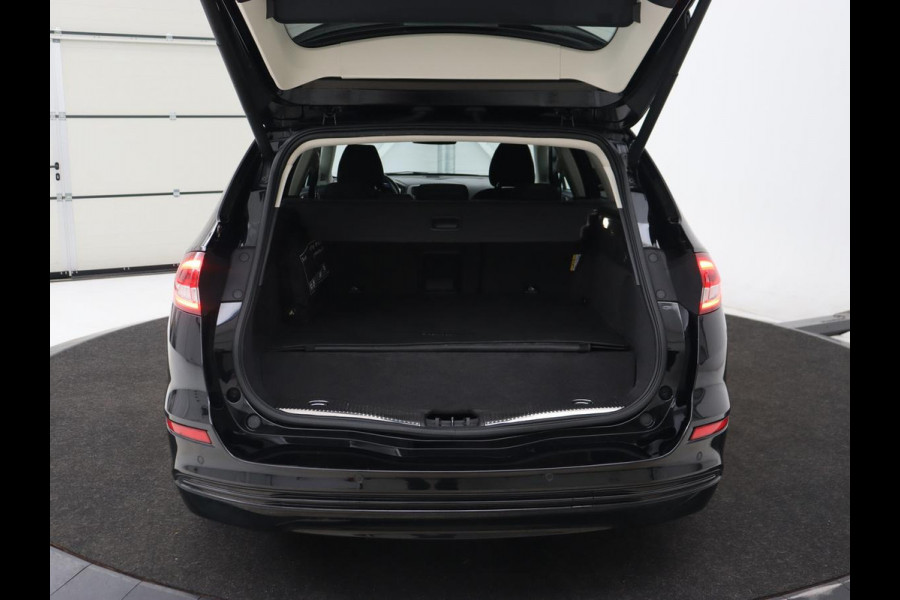 Ford Mondeo 2.0 IVCT HEV Titanium | Adaptive cruise | Stoelverwarming | Camera | Full LED | Carplay | Navigatie | Dodehoek detectie | Keyless | Park Assist | Climate control | Getint glas