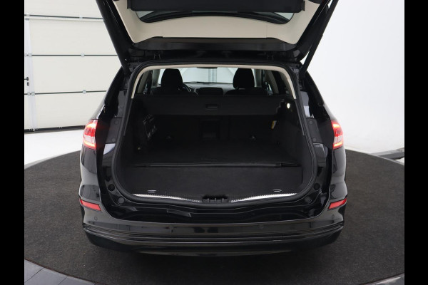 Ford Mondeo 2.0 IVCT HEV Titanium | Adaptive cruise | Stoelverwarming | Camera | Full LED | Carplay | Navigatie | Dodehoek detectie | Keyless | Park Assist | Climate control | Getint glas