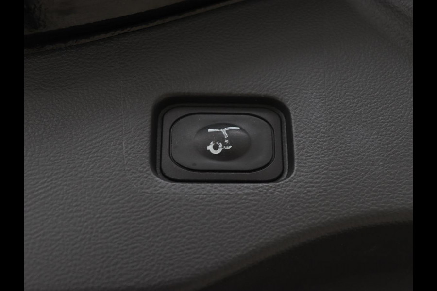 Ford Mondeo 2.0 IVCT HEV Titanium | Adaptive cruise | Stoelverwarming | Camera | Full LED | Carplay | Navigatie | Dodehoek detectie | Keyless | Park Assist | Climate control | Getint glas