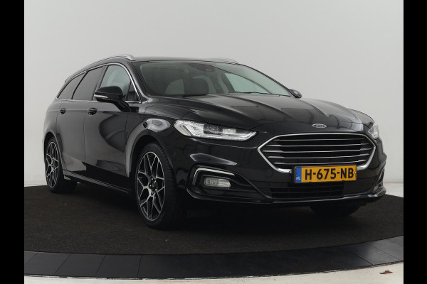 Ford Mondeo 2.0 IVCT HEV Titanium | Adaptive cruise | Stoelverwarming | Camera | Full LED | Carplay | Navigatie | Dodehoek detectie | Keyless | Park Assist | Climate control | Getint glas