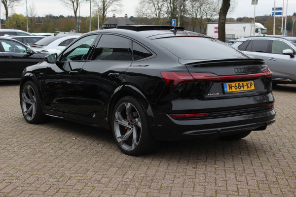 Audi e-tron Sportback S quattro 95 kWh / Panoramadak / Camera / RS Seats / 21'' / B&O / Intr.voorverwarming / Luchtvering / Matrix LED / CarPlay / Stoelverwarming / DAB / ACC