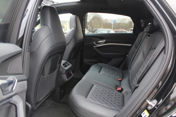Audi e-tron Sportback S quattro 95 kWh / Panoramadak / Camera / RS Seats / 21'' / B&O / Intr.voorverwarming / Luchtvering / Matrix LED / CarPlay / Stoelverwarming / DAB / ACC