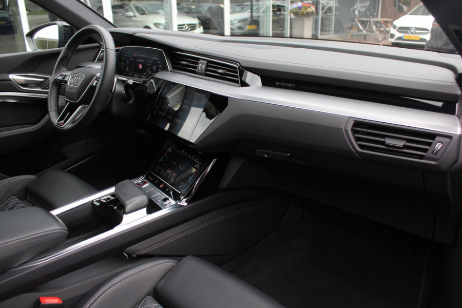 Audi e-tron Sportback S quattro 95 kWh / Panoramadak / Camera / RS Seats / 21'' / B&O / Intr.voorverwarming / Luchtvering / Matrix LED / CarPlay / Stoelverwarming / DAB / ACC