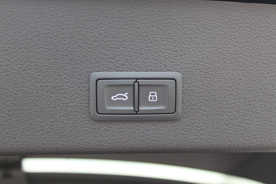 Audi e-tron Sportback S quattro 95 kWh / Panoramadak / Camera / RS Seats / 21'' / B&O / Intr.voorverwarming / Luchtvering / Matrix LED / CarPlay / Stoelverwarming / DAB / ACC