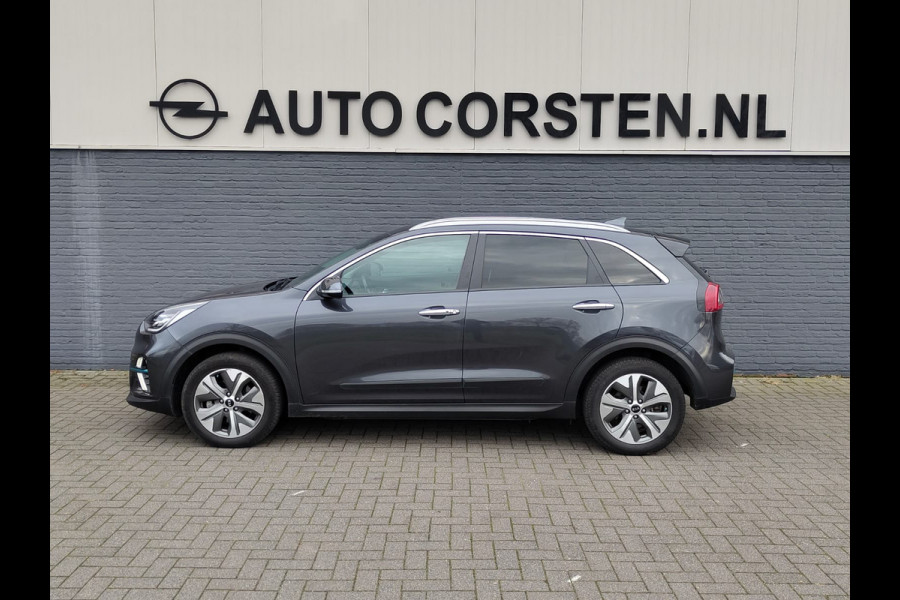 Kia e-Niro ExecutiveLine 64kWh Warmtepomp Leder Pdc Elek.Stoel+Memory Navi Ecc Camera Apple Carplay Android Auto Stoelverwarming+Koeling Stuurverwarming Lmv Privacy Glas DAB Vess Lane Assist Blind Spot 1e Eigenaar Origineel Nederlandse Auto Zeer compleet!