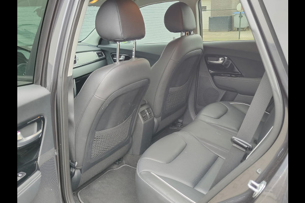 Kia e-Niro ExecutiveLine 64kWh Warmtepomp Leder Pdc Elek.Stoel+Memory Navi Ecc Camera Apple Carplay Android Auto Stoelverwarming+Koeling Stuurverwarming Lmv Privacy Glas DAB Vess Lane Assist Blind Spot 1e Eigenaar Origineel Nederlandse Auto Zeer compleet!