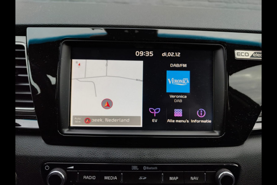 Kia e-Niro ExecutiveLine 64kWh Warmtepomp Leder Pdc Elek.Stoel+Memory Navi Ecc Camera Apple Carplay Android Auto Stoelverwarming+Koeling Stuurverwarming Lmv Privacy Glas DAB Vess Lane Assist Blind Spot 1e Eigenaar Origineel Nederlandse Auto Zeer compleet!