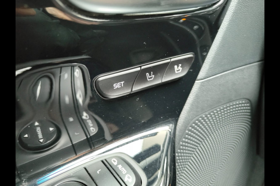 Kia e-Niro ExecutiveLine 64kWh Warmtepomp Leder Pdc Elek.Stoel+Memory Navi Ecc Camera Apple Carplay Android Auto Stoelverwarming+Koeling Stuurverwarming Lmv Privacy Glas DAB Vess Lane Assist Blind Spot 1e Eigenaar Origineel Nederlandse Auto Zeer compleet!