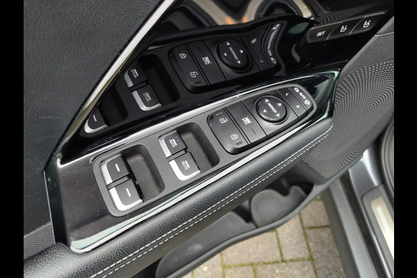 Kia e-Niro ExecutiveLine 64kWh Warmtepomp Leder Pdc Elek.Stoel+Memory Navi Ecc Camera Apple Carplay Android Auto Stoelverwarming+Koeling Stuurverwarming Lmv Privacy Glas DAB Vess Lane Assist Blind Spot 1e Eigenaar Origineel Nederlandse Auto Zeer compleet!