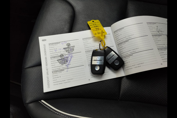 Kia e-Niro ExecutiveLine 64kWh Warmtepomp Leder Pdc Elek.Stoel+Memory Navi Ecc Camera Apple Carplay Android Auto Stoelverwarming+Koeling Stuurverwarming Lmv Privacy Glas DAB Vess Lane Assist Blind Spot 1e Eigenaar Origineel Nederlandse Auto Zeer compleet!