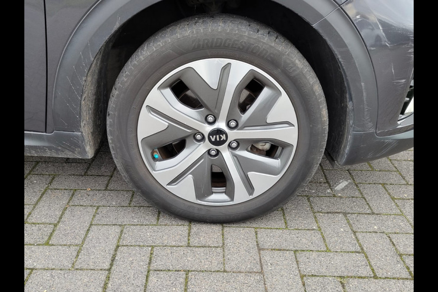 Kia e-Niro ExecutiveLine 64kWh Warmtepomp Leder Pdc Elek.Stoel+Memory Navi Ecc Camera Apple Carplay Android Auto Stoelverwarming+Koeling Stuurverwarming Lmv Privacy Glas DAB Vess Lane Assist Blind Spot 1e Eigenaar Origineel Nederlandse Auto Zeer compleet!