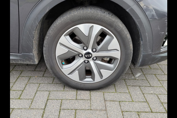 Kia e-Niro ExecutiveLine 64kWh Warmtepomp Leder Pdc Elek.Stoel+Memory Navi Ecc Camera Apple Carplay Android Auto Stoelverwarming+Koeling Stuurverwarming Lmv Privacy Glas DAB Vess Lane Assist Blind Spot 1e Eigenaar Origineel Nederlandse Auto Zeer compleet!