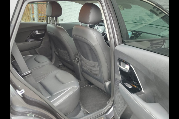 Kia e-Niro ExecutiveLine 64kWh Warmtepomp Leder Pdc Elek.Stoel+Memory Navi Ecc Camera Apple Carplay Android Auto Stoelverwarming+Koeling Stuurverwarming Lmv Privacy Glas DAB Vess Lane Assist Blind Spot 1e Eigenaar Origineel Nederlandse Auto Zeer compleet!