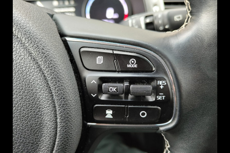 Kia e-Niro ExecutiveLine 64kWh Warmtepomp Leder Pdc Elek.Stoel+Memory Navi Ecc Camera Apple Carplay Android Auto Stoelverwarming+Koeling Stuurverwarming Lmv Privacy Glas DAB Vess Lane Assist Blind Spot 1e Eigenaar Origineel Nederlandse Auto Zeer compleet!