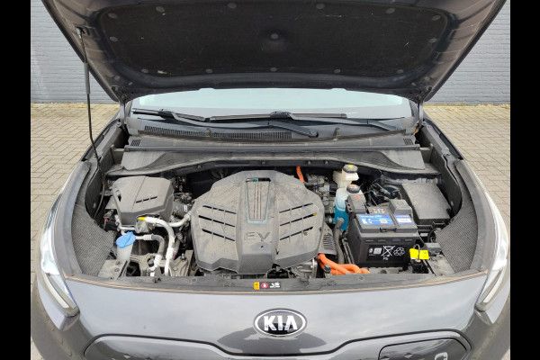 Kia e-Niro ExecutiveLine 64kWh Warmtepomp Leder Pdc Elek.Stoel+Memory Navi Ecc Camera Apple Carplay Android Auto Stoelverwarming+Koeling Stuurverwarming Lmv Privacy Glas DAB Vess Lane Assist Blind Spot 1e Eigenaar Origineel Nederlandse Auto Zeer compleet!