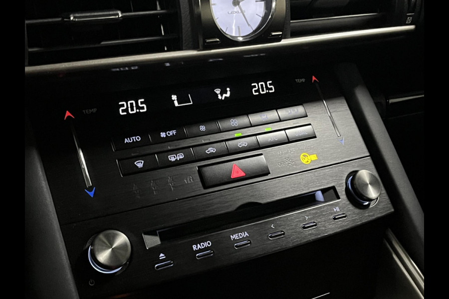 Lexus IS 300h Hybrid Business Line Cruise control | Stoelverwarming | Climate control | Leder/Stof | DAB | Navigatie