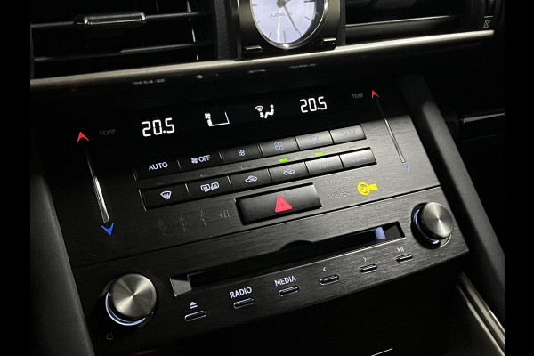 Lexus IS 300h Hybrid Business Line Cruise control | Stoelverwarming | Climate control | Leder/Stof | DAB | Navigatie