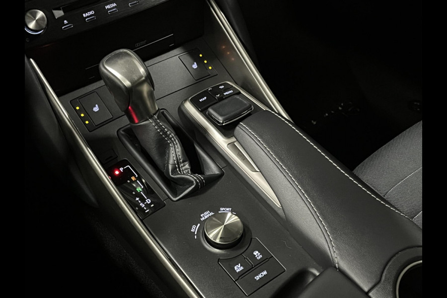Lexus IS 300h Hybrid Business Line Cruise control | Stoelverwarming | Climate control | Leder/Stof | DAB | Navigatie