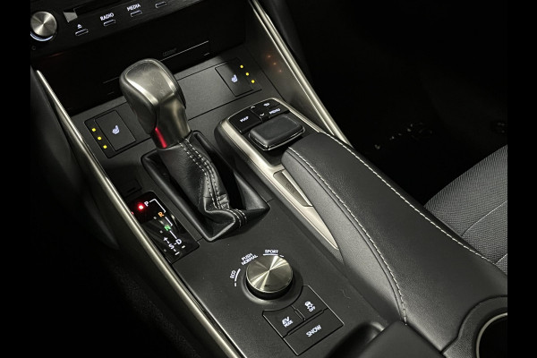 Lexus IS 300h Hybrid Business Line Cruise control | Stoelverwarming | Climate control | Leder/Stof | DAB | Navigatie