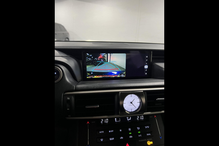 Lexus IS 300h Hybrid Business Line Cruise control | Stoelverwarming | Climate control | Leder/Stof | DAB | Navigatie