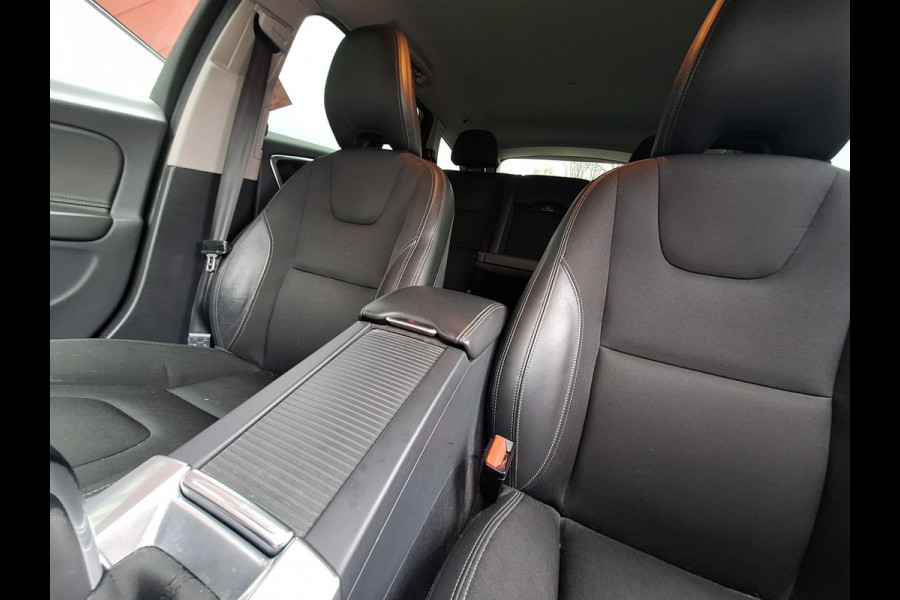 Volvo V60 2.0 T3 Momentum | Trekhaak 1600kg | Navi | Climate | Memory Seat | occasion