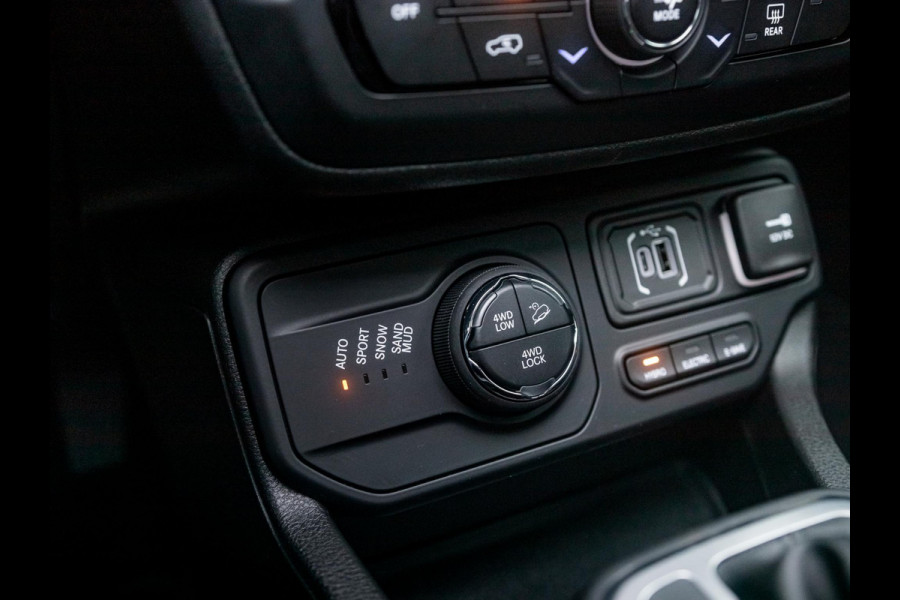 Jeep Renegade 4xe 240 Plug-in Hybrid Electric The North Star | Teck Pack | Winter Pack | Navi