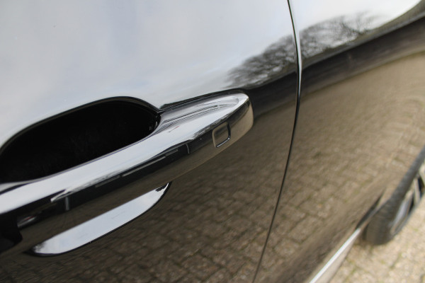 Volvo XC60 2.0 T6 Plug-in hybrid AWD Plus Bright | Luchtvering | Trekhaak | H&K | 360 Camera | Full