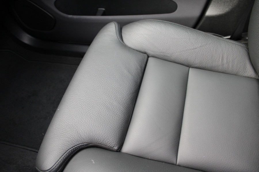 Volvo XC60 2.0 T6 Plug-in hybrid AWD Plus Bright | Luchtvering | Trekhaak | H&K | 360 Camera | Full