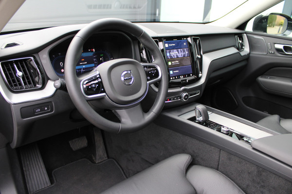 Volvo XC60 2.0 T6 Plug-in hybrid AWD Plus Bright | Luchtvering | Trekhaak | H&K | 360 Camera | Full