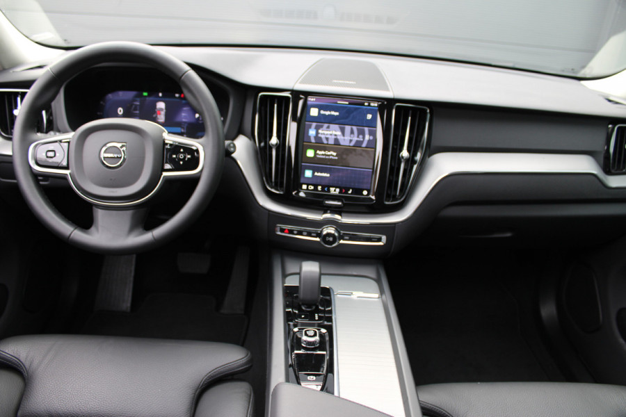 Volvo XC60 2.0 T6 Plug-in hybrid AWD Plus Bright | Luchtvering | Trekhaak | H&K | 360 Camera | Full