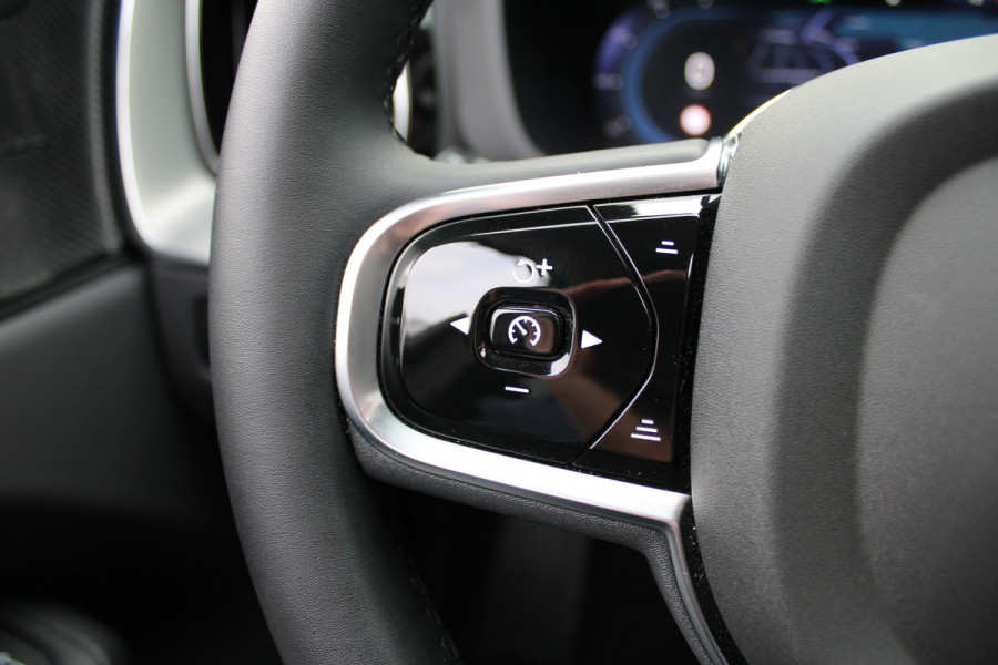 Volvo XC60 2.0 T6 Plug-in hybrid AWD Plus Bright | Luchtvering | Trekhaak | H&K | 360 Camera | Full