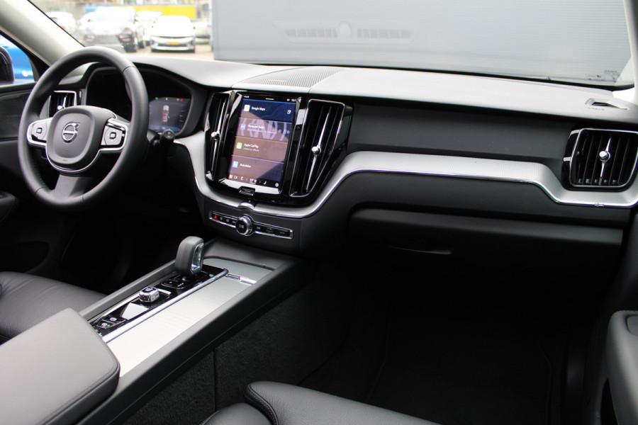 Volvo XC60 2.0 T6 Plug-in hybrid AWD Plus Bright | Luchtvering | Trekhaak | H&K | 360 Camera | Full
