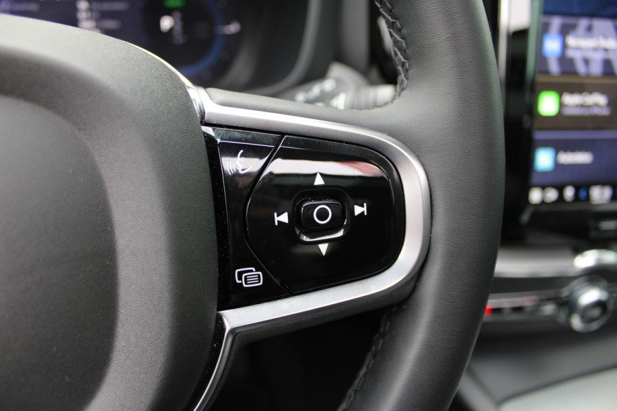 Volvo XC60 2.0 T6 Plug-in hybrid AWD Plus Bright | Luchtvering | Trekhaak | H&K | 360 Camera | Full