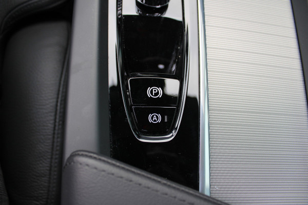 Volvo XC60 2.0 T6 Plug-in hybrid AWD Plus Bright | Luchtvering | Trekhaak | H&K | 360 Camera | Full