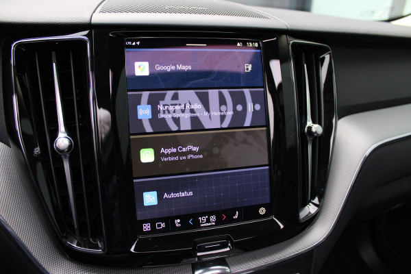 Volvo XC60 2.0 T6 Plug-in hybrid AWD Plus Bright | Luchtvering | Trekhaak | H&K | 360 Camera | Full