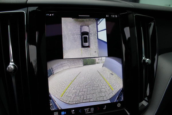 Volvo XC60 2.0 T6 Plug-in hybrid AWD Plus Bright | Luchtvering | Trekhaak | H&K | 360 Camera | Full