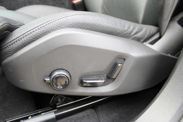 Volvo XC60 2.0 T6 Plug-in hybrid AWD Plus Bright | Luchtvering | Trekhaak | H&K | 360 Camera | Full