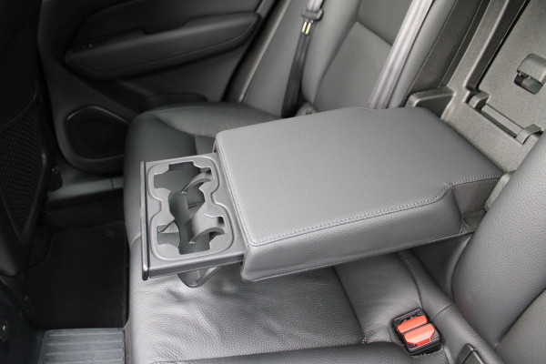 Volvo XC60 2.0 T6 Plug-in hybrid AWD Plus Bright | Luchtvering | Trekhaak | H&K | 360 Camera | Full