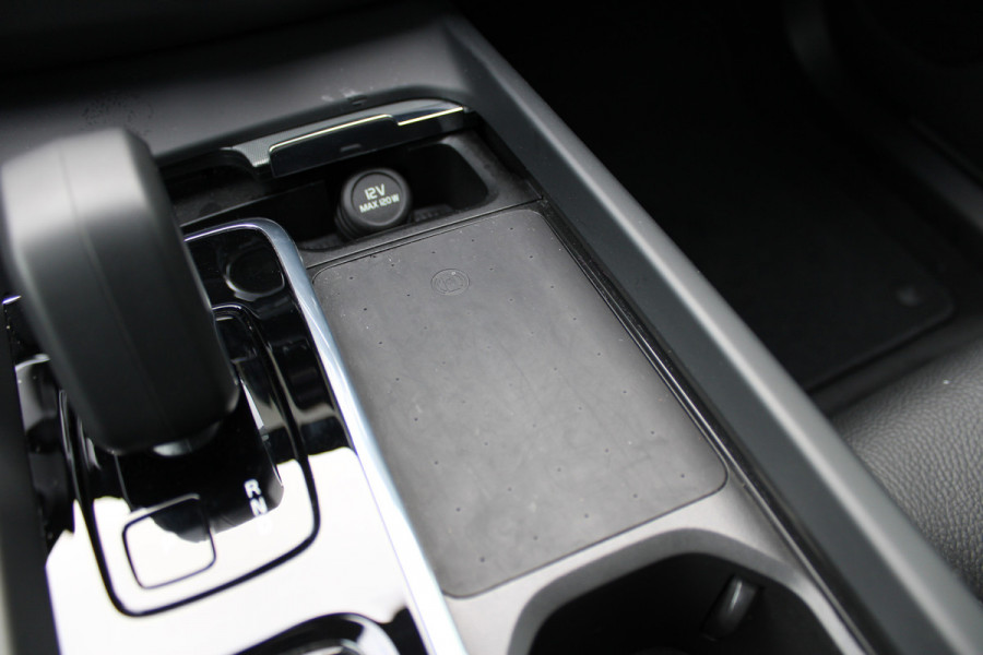 Volvo XC60 2.0 T6 Plug-in hybrid AWD Plus Bright | Luchtvering | Trekhaak | H&K | 360 Camera | Full