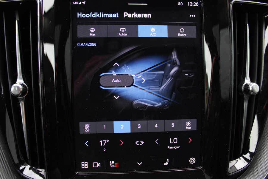 Volvo XC60 2.0 T6 Plug-in hybrid AWD Plus Bright | Luchtvering | Trekhaak | H&K | 360 Camera | Full