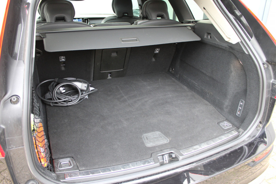 Volvo XC60 2.0 T6 Plug-in hybrid AWD Plus Bright | Luchtvering | Trekhaak | H&K | 360 Camera | Full