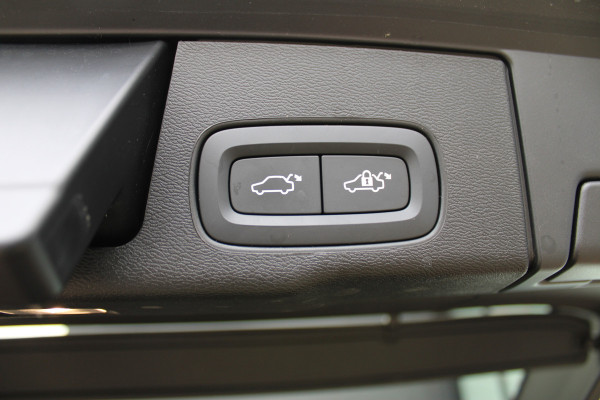 Volvo XC60 2.0 T6 Plug-in hybrid AWD Plus Bright | Luchtvering | Trekhaak | H&K | 360 Camera | Full