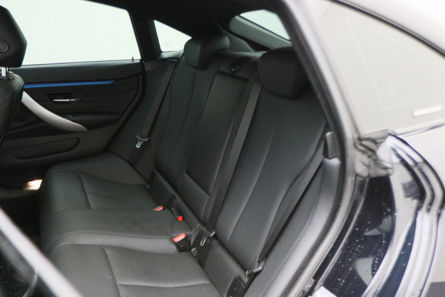 BMW 4 Serie Gran Coupé 418i Executive Edition M Sport Leer, Schuif-/Kanteldak, Head-Up, Camera, Navigatie, PDC