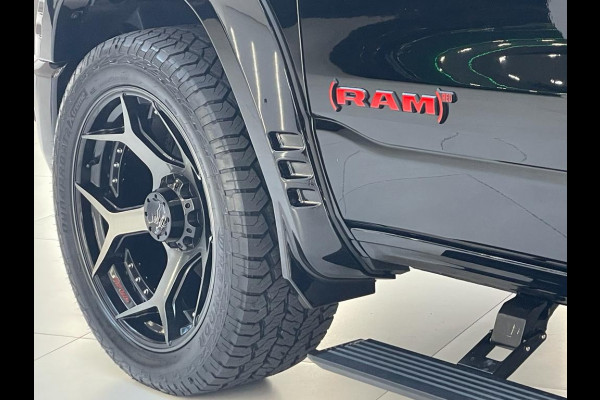 Dodge Ram 1500 5.7 V8 Limited RED Widebody Carway Edition