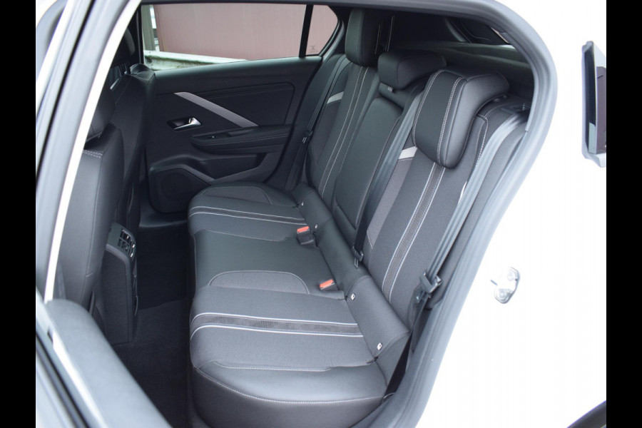 Opel Astra Electric 54 kWh GS | NAVI | 18" LICHTMETALEN VELGEN | AGR COMFORTSTOEL | STOELVERWARMING | PARKEERSENSOREN MET CAMERA | 15 KM