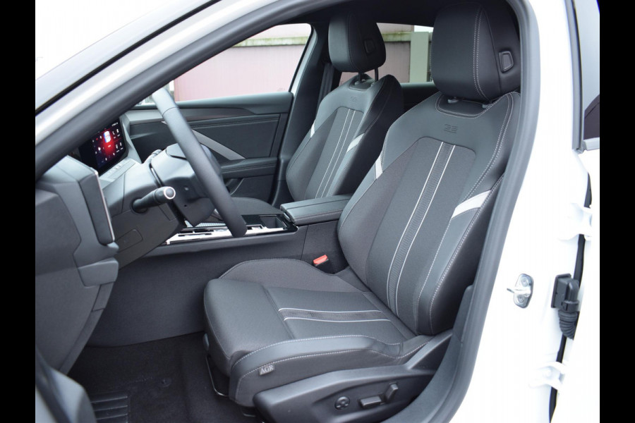 Opel Astra Electric 54 kWh GS | NAVI | 18" LICHTMETALEN VELGEN | AGR COMFORTSTOEL | STOELVERWARMING | PARKEERSENSOREN MET CAMERA | 15 KM