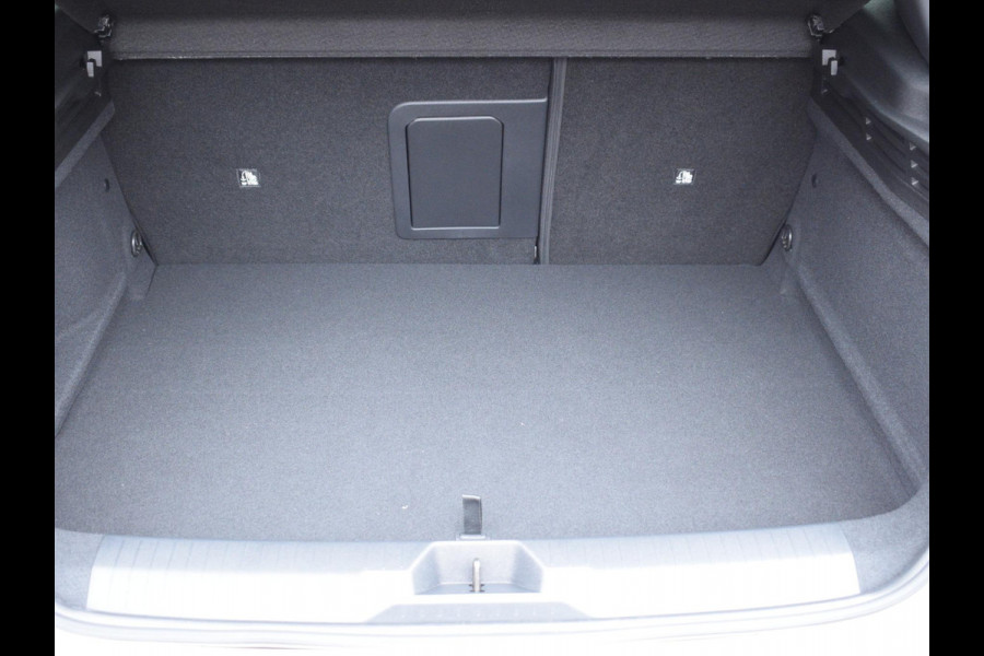 Opel Astra Electric 54 kWh GS | NAVI | 18" LICHTMETALEN VELGEN | AGR COMFORTSTOEL | STOELVERWARMING | PARKEERSENSOREN MET CAMERA | 15 KM