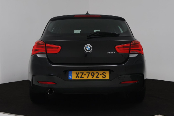 BMW 1-serie 118i Edition M Sport Shadow High Executive (STOELVERWARMING, ACHTERUITRIJCAMERA, PARKEERSENSOREN, DEALER ONDERHOUDEN)